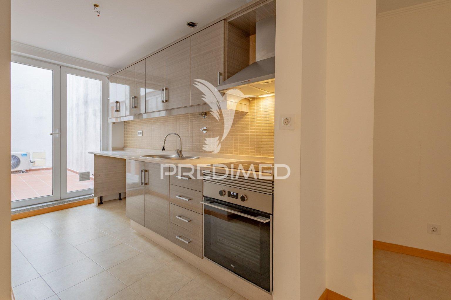 Apartamento t4- centro histórico de évora com lugar de garagem.