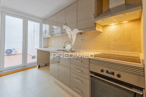 Apartamento t4- centro histórico de évora com lugar de garagem.