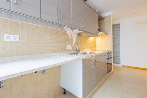 Apartamento t4- centro histórico de évora com lugar de garagem.