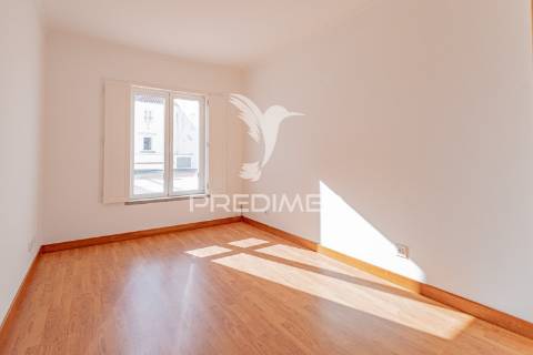 Apartamento t4- centro histórico de évora com lugar de garagem.