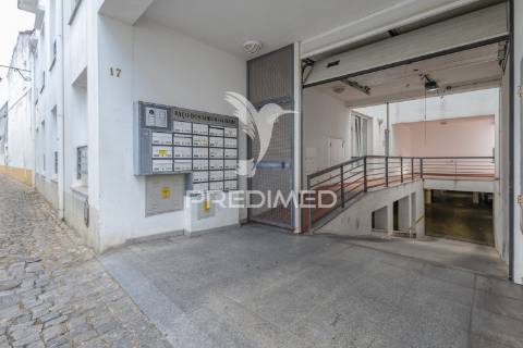 Apartamento t4- centro histórico de évora com lugar de garagem.