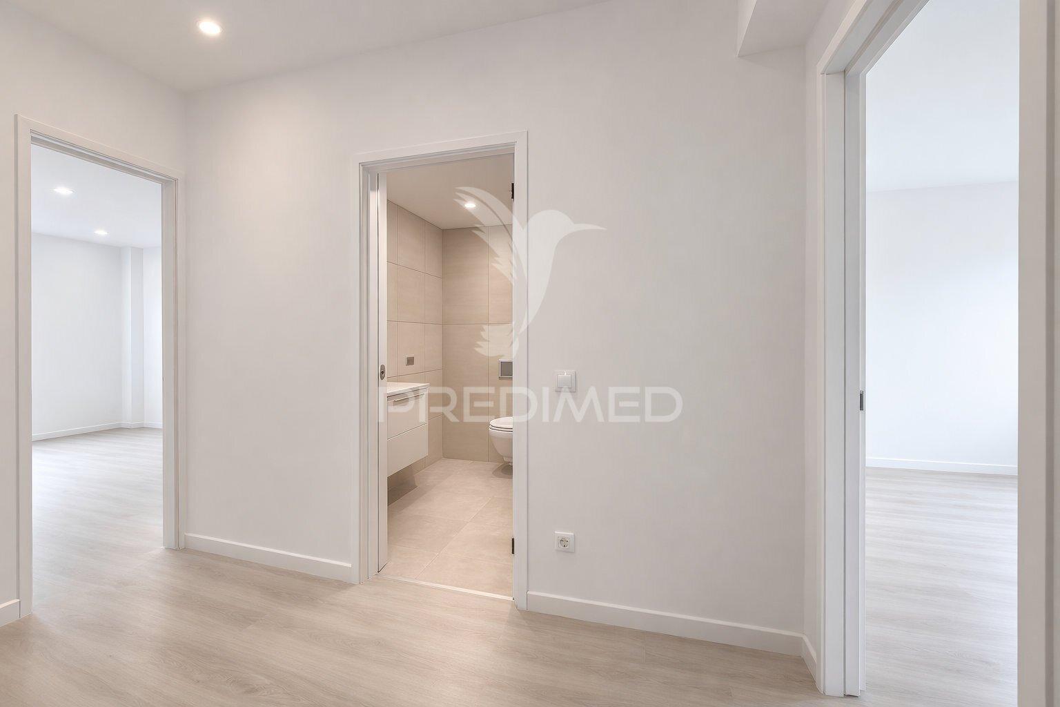 Apartamento t2 totalmente remodelado no carregado