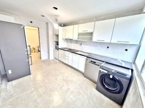 Apartamento t2 totalmente remodelado no carregado