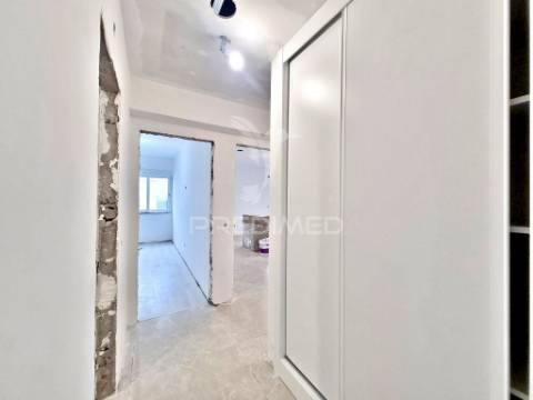 Apartamento t2 totalmente remodelado no carregado