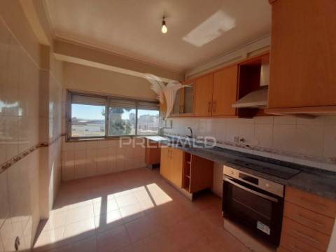 Apartamento t2 com varanda,queluz