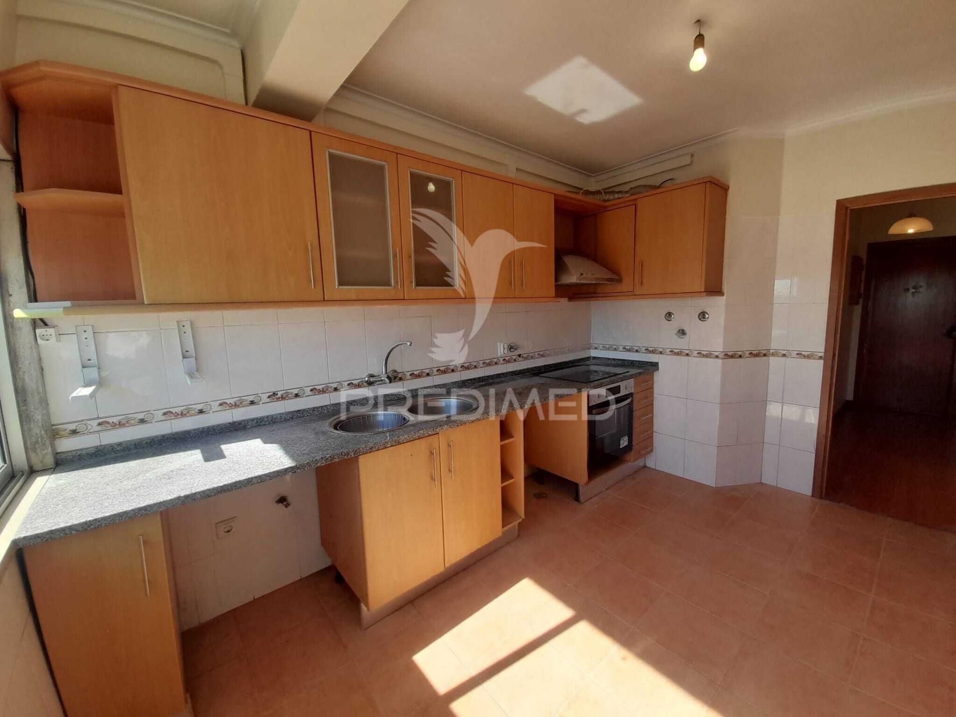 Apartamento t2 com varanda,queluz