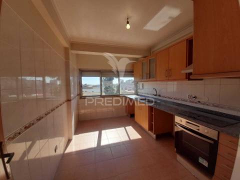 Apartamento t2 com varanda,queluz