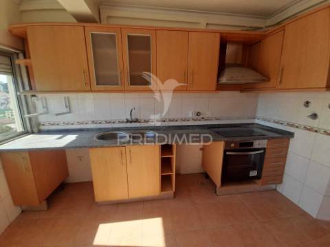 Apartamento t2 com varanda,queluz