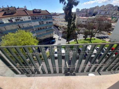Apartamento t2 com varanda,queluz
