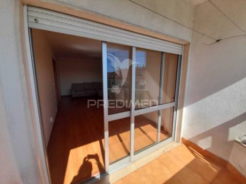 Apartamento t2 com varanda,queluz