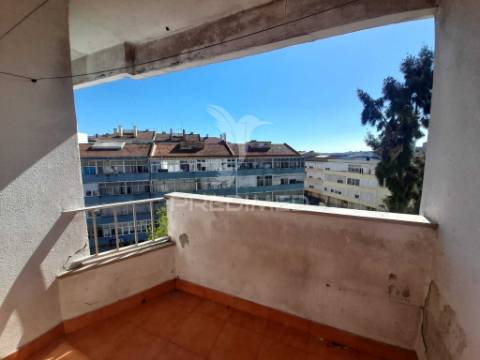 Apartamento t2 com varanda,queluz