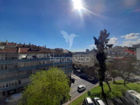 Apartamento t2 com varanda,queluz