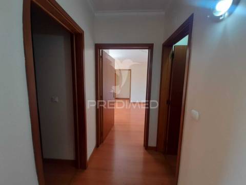Apartamento t2 com varanda,queluz