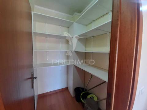 Apartamento t2 com varanda,queluz
