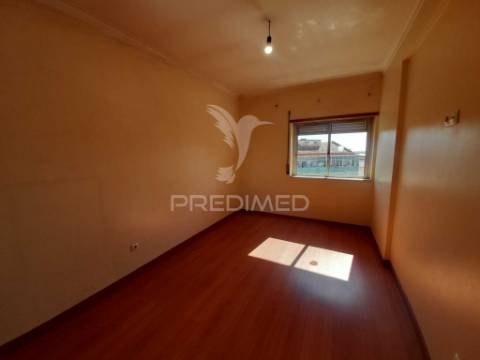 Apartamento t2 com varanda,queluz