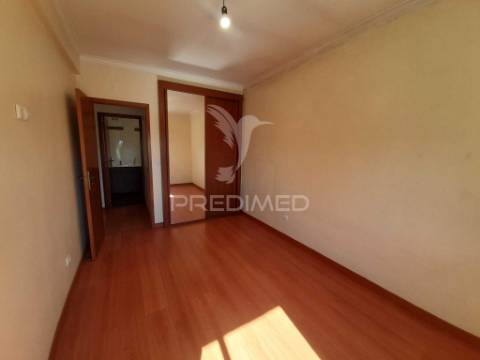 Apartamento t2 com varanda,queluz