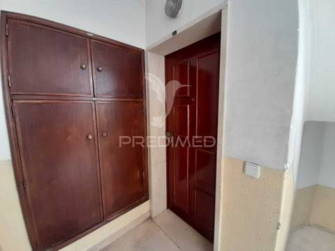 Apartamento t2 com varanda,queluz