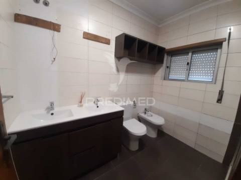Apartamento t2 com varanda,queluz