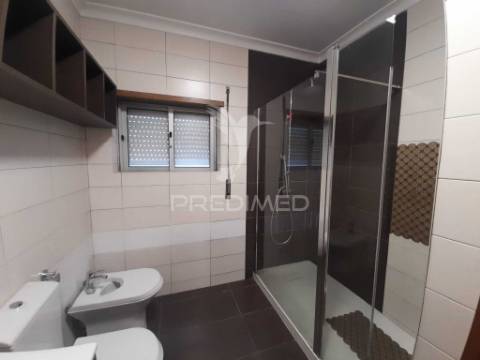 Apartamento t2 com varanda,queluz