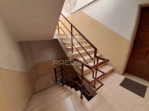 Apartamento t2 com varanda,queluz