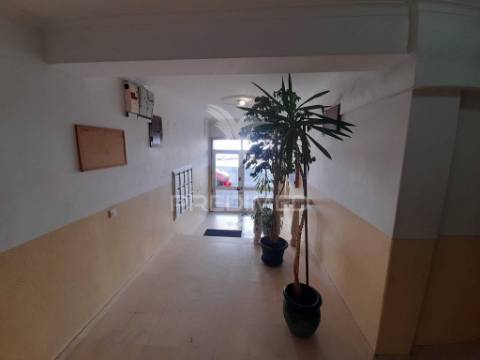 Apartamento t2 com varanda,queluz