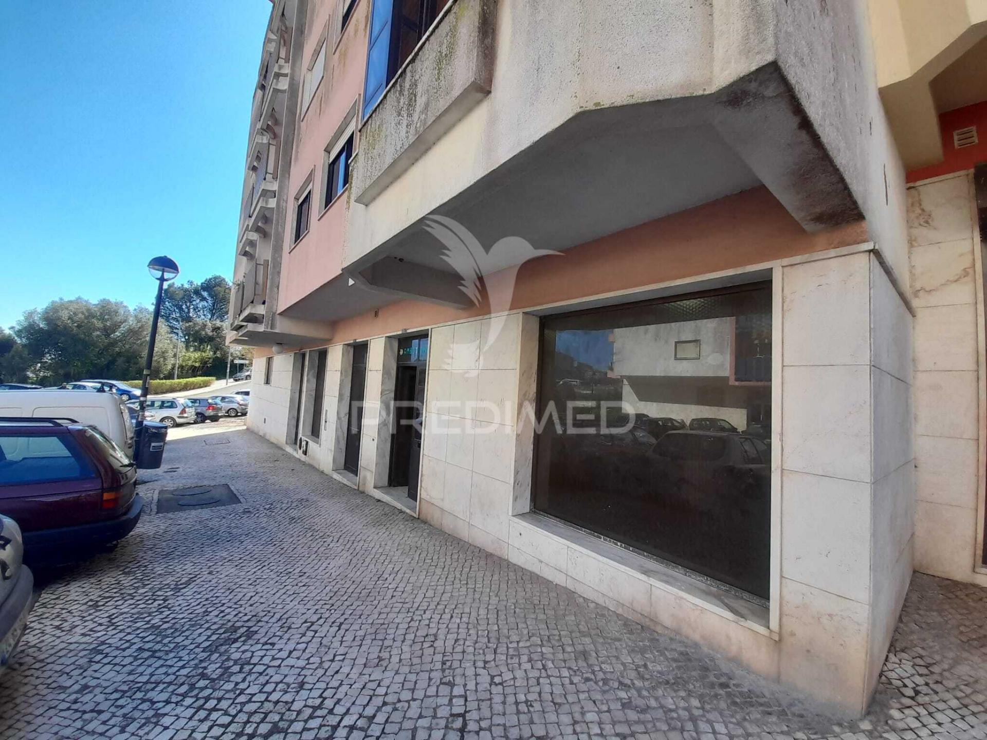 Loja para comércio,agualva,cacém.