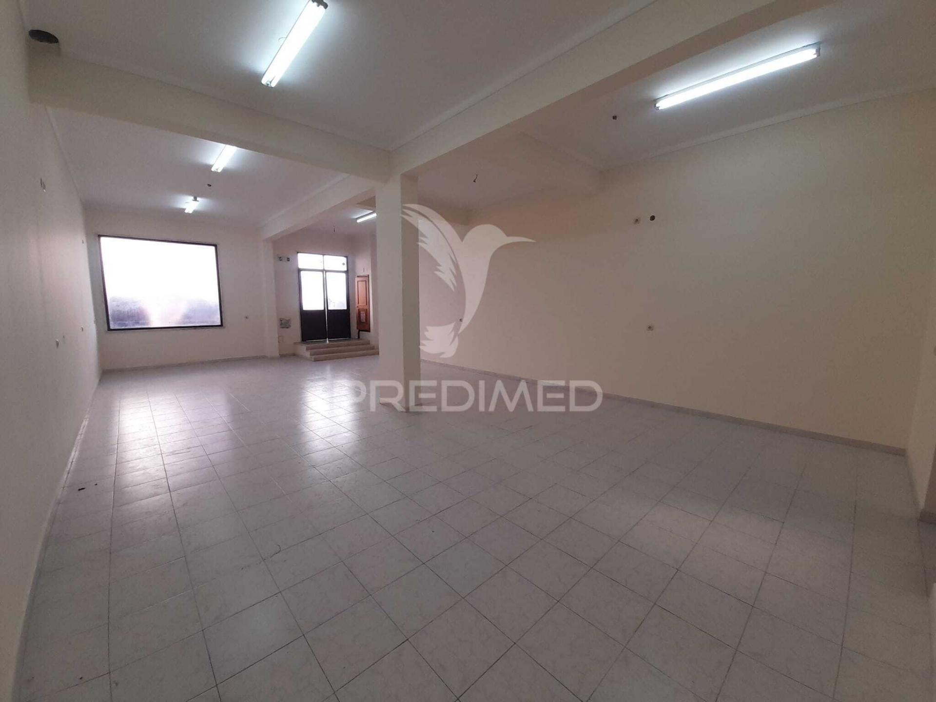 Loja para comércio,agualva,cacém.