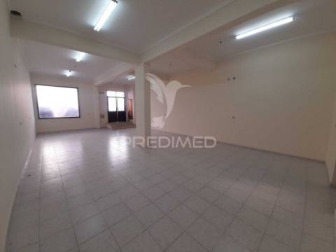 Loja para comércio,agualva,cacém.