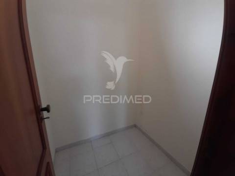 Loja para comércio,agualva,cacém.