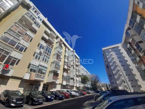 Loja para comércio,agualva,cacém.