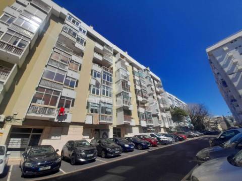 Loja para comércio,agualva,cacém.