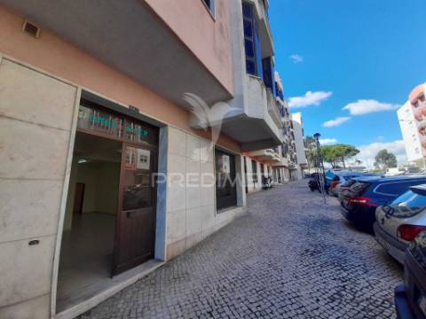 Loja para comércio,agualva,cacém.