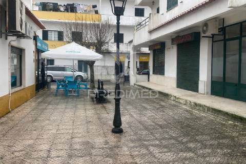 Loja no centro de salvaterra