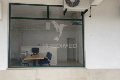 Loja no centro de salvaterra