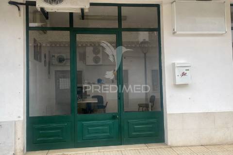 Loja no centro de salvaterra