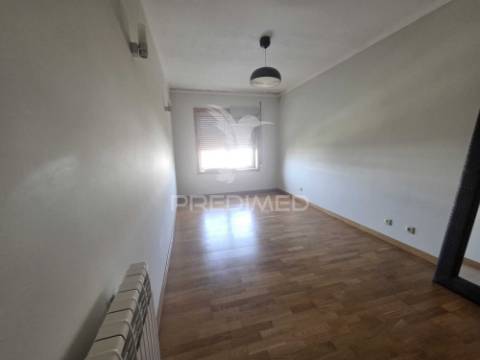 T2 lavra/praias com 2 l. garagem e arrumo