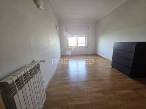 T2 lavra/praias com 2 l. garagem e arrumo