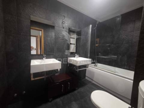 T2 lavra/praias com 2 l. garagem e arrumo