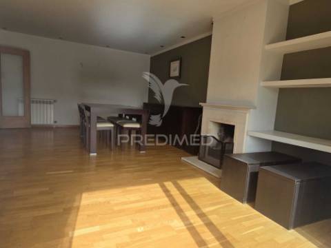 T2 lavra/praias com 2 l. garagem e arrumo