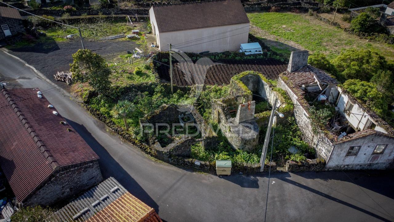 Ruina, para venda, na candelária