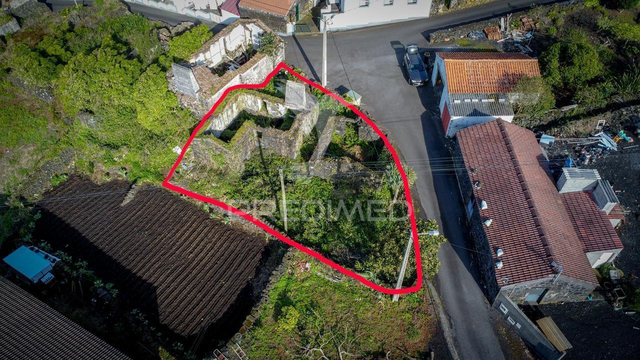 Ruina, para venda, na candelária