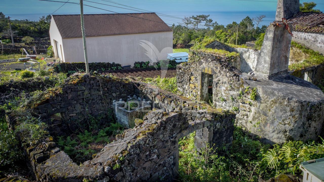Ruina, para venda, na candelária