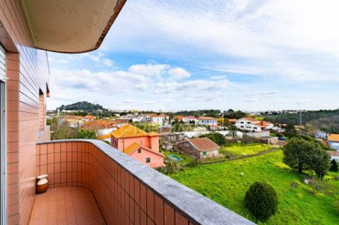 T3 com  lareira, 3 varandas e box em valbom, gondomar