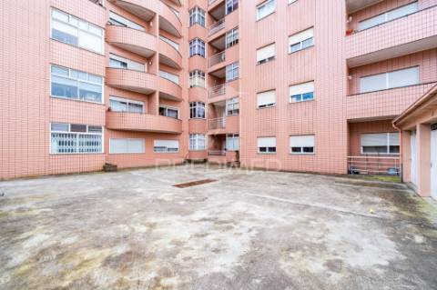 T3 com  lareira, 3 varandas e box em valbom, gondomar