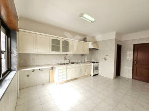 Excelente apartamento t2 no centro do pinhal novo, palmela