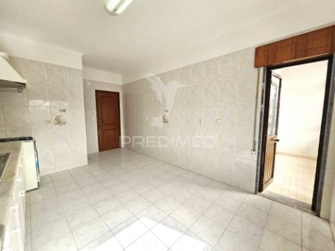 Excelente apartamento t2 no centro do pinhal novo, palmela