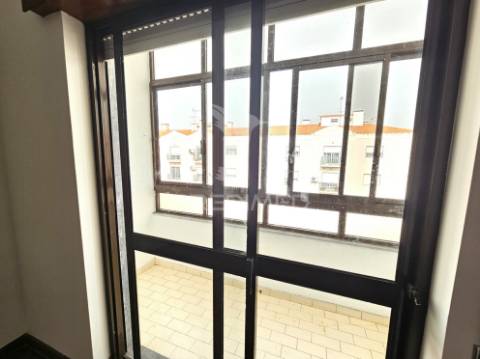 Excelente apartamento t2 no centro do pinhal novo, palmela