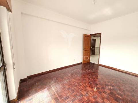 Excelente apartamento t2 no centro do pinhal novo, palmela