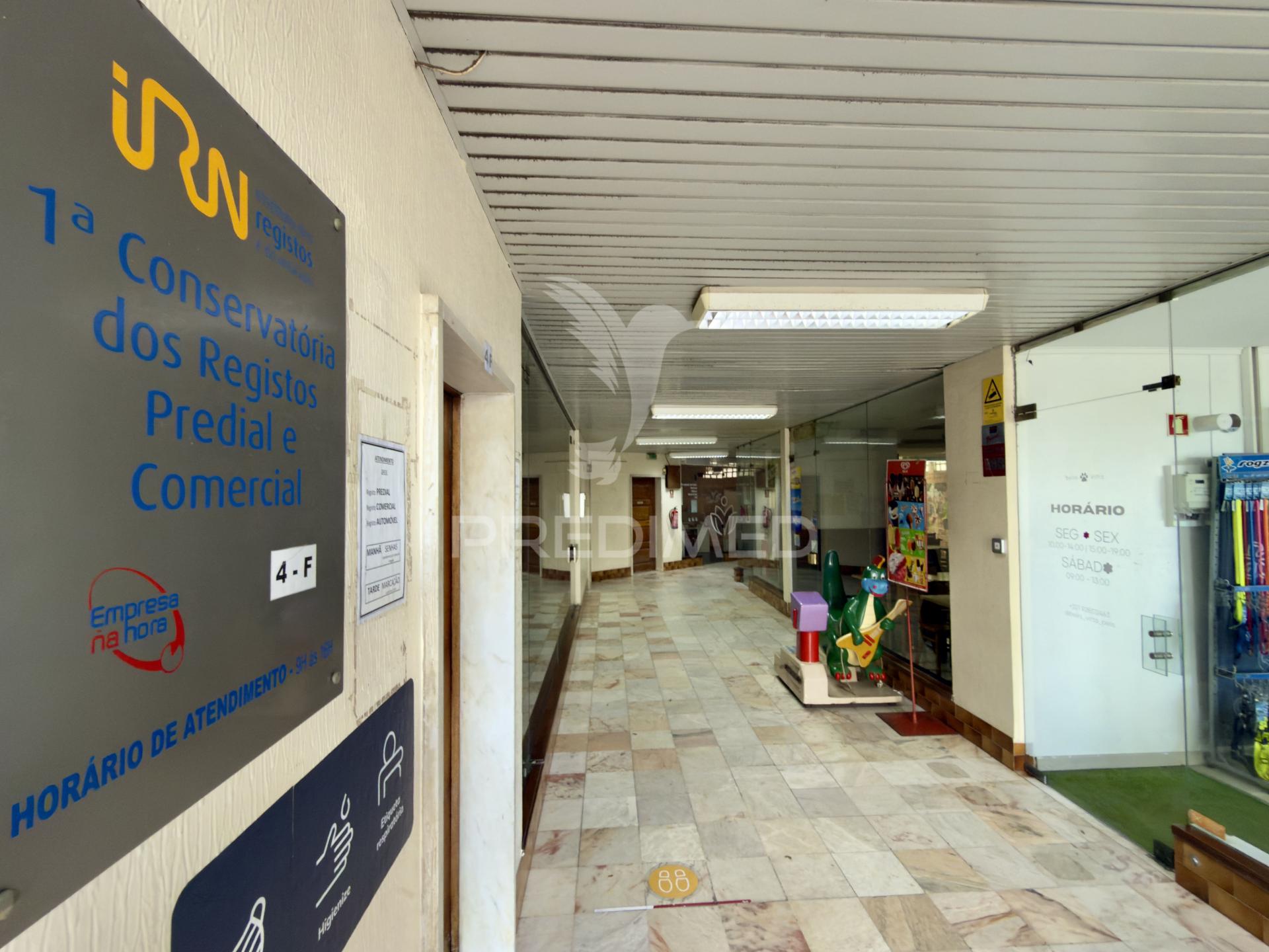 Venda de loja-café no centro de almada