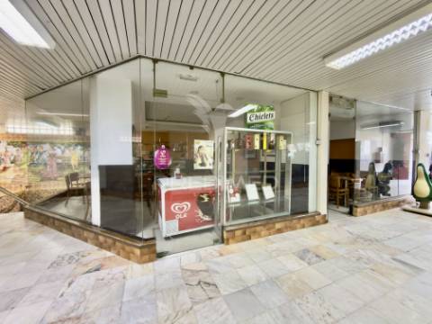 Venda de loja-café no centro de almada